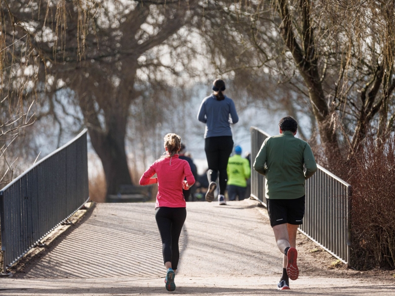 Früh joggen kann sich lohnen: In der Stadt ist die Pollenkonzentration morgens am niedrigsten. - (c)Markus Scholz/dpa/dpa-tmn